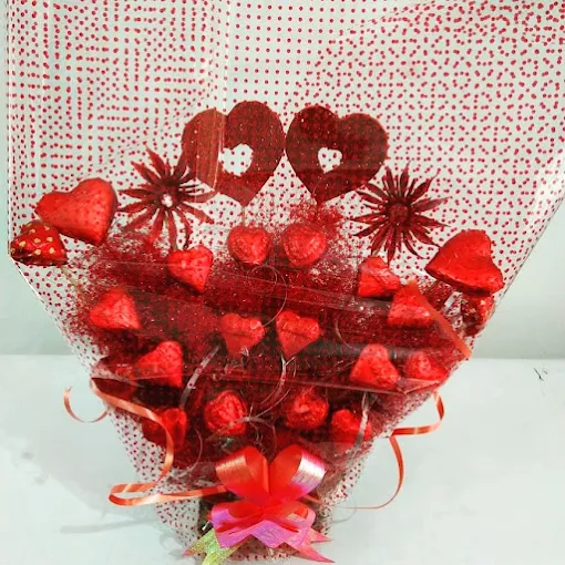 Red heart chocolate rose bouquet for girlfriend Raipur